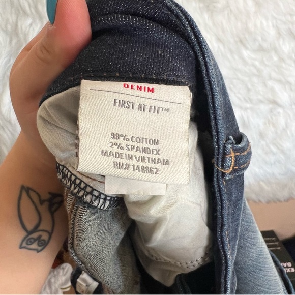 Torrid Feel The Fit Dark Blue Denim Shorts Size 22 - Picture 4 of 4